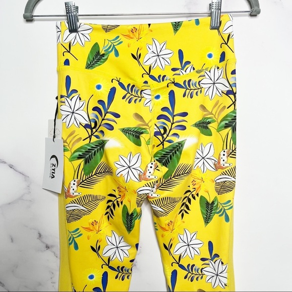 ZYIA Active Floral Reflective Light n Tight Hi-Rise 7/8 24” RC Leggings - Picture 10 of 15